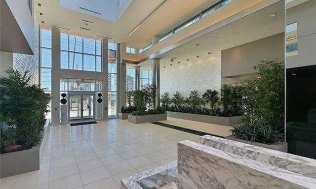 1012 - 9600 Yonge St, Condo with 1 bedrooms, 1 bathrooms and 1 parking in Richmond Hill ON | Image 2