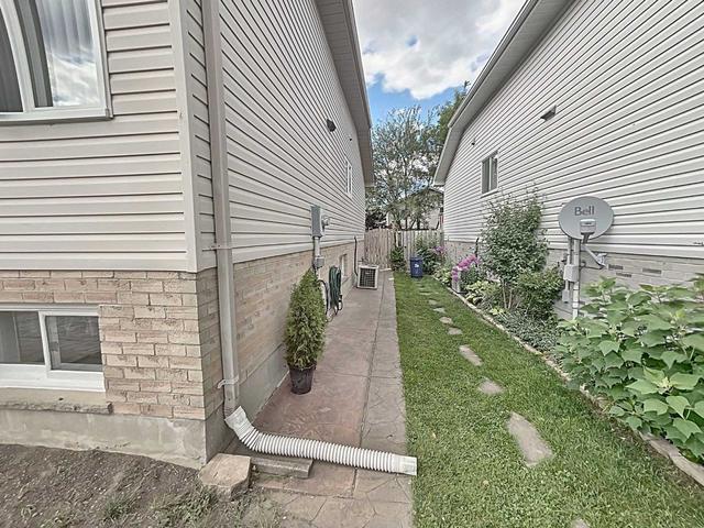 96 Roman Cres, House semidetached with 3 bedrooms, 2 bathrooms and 3 parking in London ON | Image 9