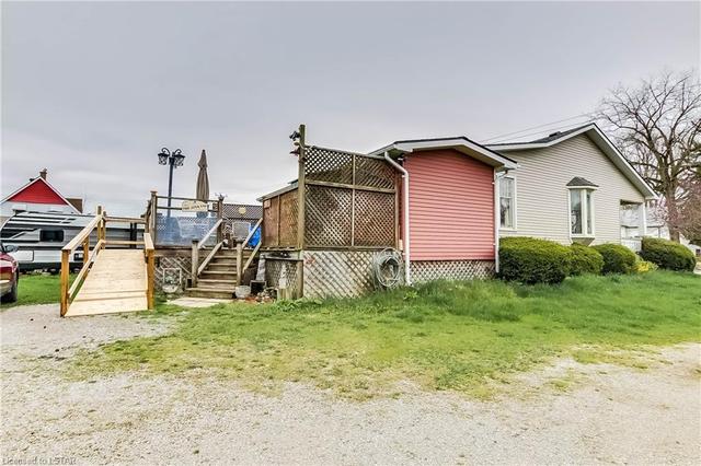 40024 Talbot Line, House detached with 2 bedrooms, 1 bathrooms and 8 parking in Southwold ON | Image 14