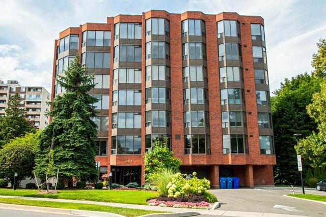 405 - 2121 Lakeshore Rd, Condo with 2 bedrooms, 2 bathrooms and 1 parking in Burlington ON | Image 1