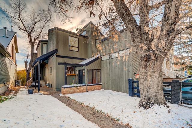 215 2 Avenue Ne, House detached with 4 bedrooms, 3 bathrooms and 4 parking in Calgary AB | Image 4
