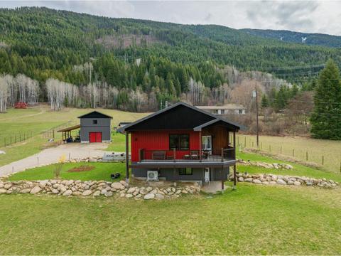 2346 Upper Glade Road, House detached with 2 bedrooms, 3 bathrooms and 10 parking in Central Kootenay I BC | Card Image