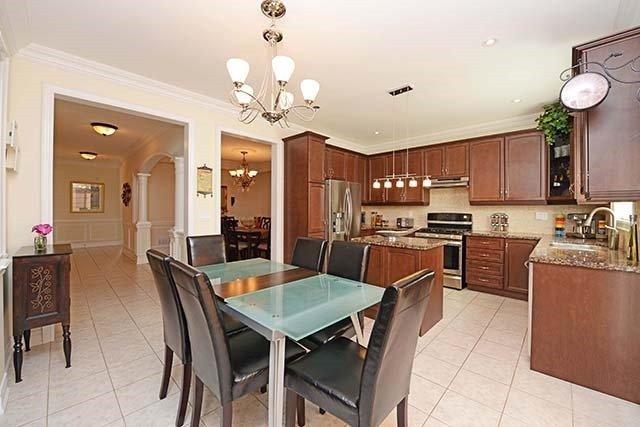 8 Via Avellino Rd, House detached with 4 bedrooms, 5 bathrooms and 4 parking in Vaughan ON | Image 7