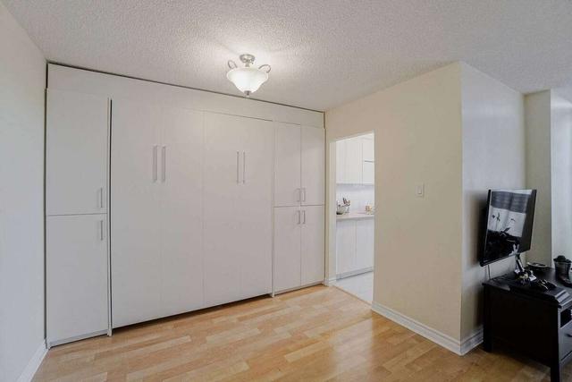 1218 - 1625 Bloor St, Condo with 2 bedrooms, 2 bathrooms and 1 parking in Mississauga ON | Image 3