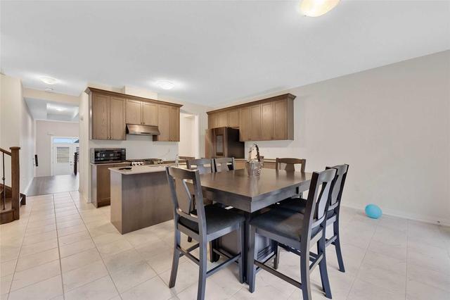 99 Bethpage Cres, House detached with 4 bedrooms, 4 bathrooms and 4 parking in Newmarket ON | Image 2