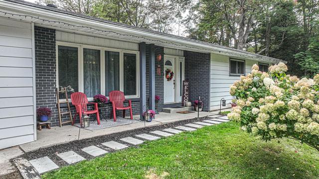 1108 Winhara Rd, House detached with 2 bedrooms, 2 bathrooms and 10 parking in Gravenhurst ON | Image 2