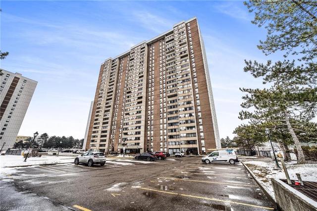 2101 - 18 Knightsbridge Road, House attached with 3 bedrooms, 1 bathrooms and 1 parking in Brampton ON | Image 1
