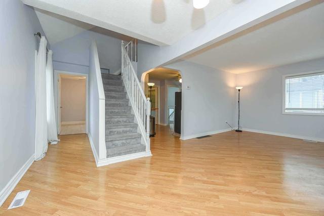 650 Third St, House detached with 3 bedrooms, 2 bathrooms and 2 parking in Mississauga ON | Image 2