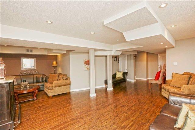 14 Oak Gardens Crt, House detached with 4 bedrooms, 4 bathrooms and 4 parking in Brampton ON | Image 18