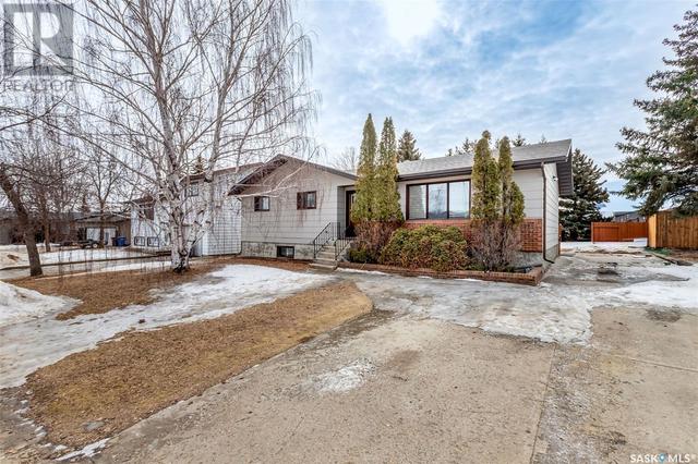 42 Groat Drive, House detached with 4 bedrooms, 3 bathrooms and null parking in Melfort SK | Image 1