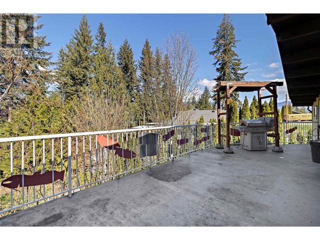 2213 Lakeview Drive, House detached with 2 bedrooms, 2 bathrooms and 2 parking in Columbia Shuswap C BC | Image 22