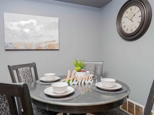 3 - 6950 Tenth Line W, Townhouse with 3 bedrooms, 2 bathrooms and 2 parking in Mississauga ON | Image 3
