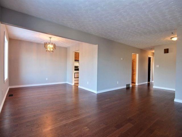 8204 Lexington Crct, House detached with 3 bedrooms, 2 bathrooms and 4 parking in Niagara Falls ON | Image 3