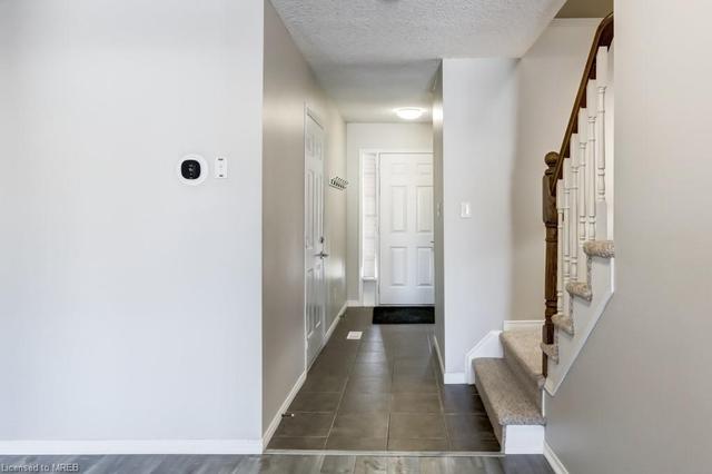 upper - 5 Henry Court, House semidetached with 3 bedrooms, 1 bathrooms and null parking in Guelph ON | Image 2