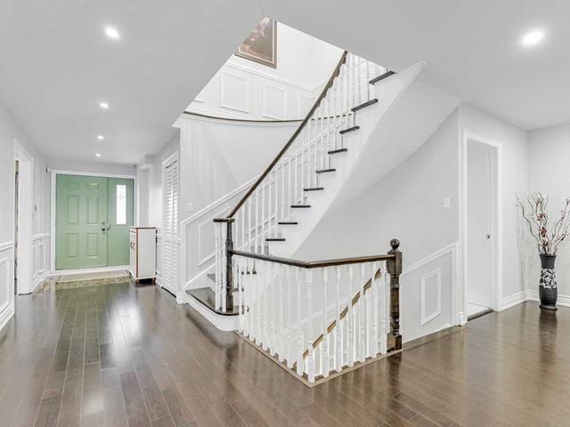 14 Haida Crt, House detached with 4 bedrooms, 5 bathrooms and 6 parking in Toronto ON | Image 3
