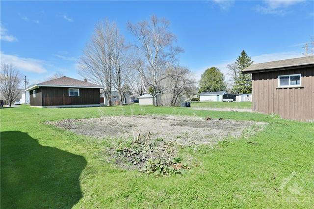 70 Charles Street, House detached with 3 bedrooms, 2 bathrooms and 5 parking in Arnprior ON | Image 26