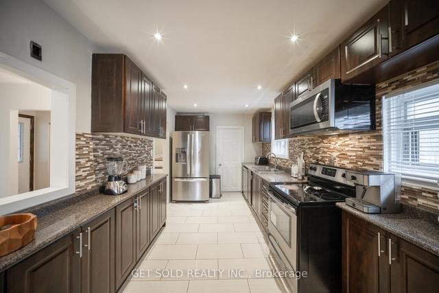 23 Humheller Rd, House detached with 4 bedrooms, 3 bathrooms and 4 parking in Toronto ON | Image 7