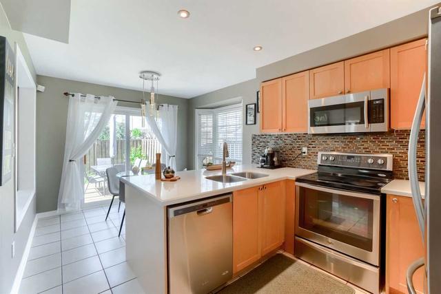 2220 Amberglen Crt, House attached with 3 bedrooms, 3 bathrooms and 2 parking in Oakville ON | Image 24