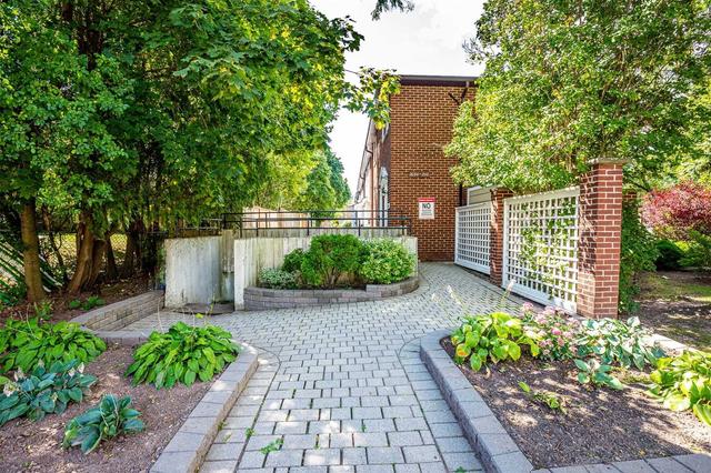 2088 Lakeshore Rd W, Townhouse with 3 bedrooms, 2 bathrooms and 1 parking in Oakville ON | Image 22