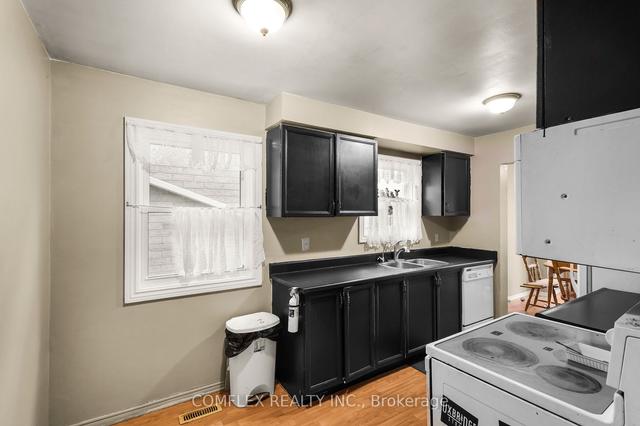 61 - 61 Adams Crt, Townhouse with 3 bedrooms, 3 bathrooms and 2 parking in Uxbridge ON | Image 4
