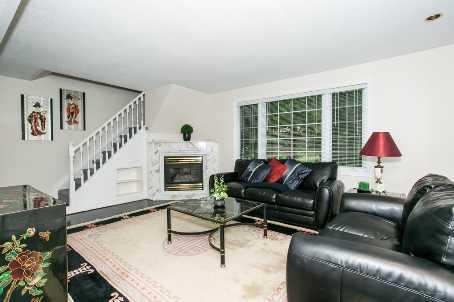 1061 Lorne Park Rd, House detached with 2 bedrooms, 3 bathrooms and 4 parking in Mississauga ON | Image 3