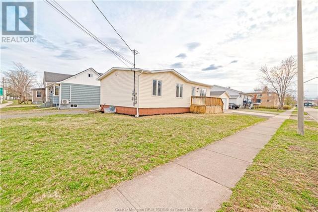 166 Melville St, House detached with 5 bedrooms, 2 bathrooms and null parking in Moncton NB | Image 6