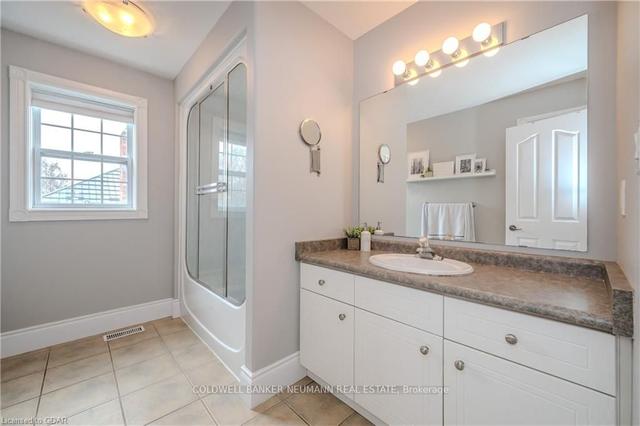 71 King St, House detached with 4 bedrooms, 4 bathrooms and 7 parking in Guelph ON | Image 11