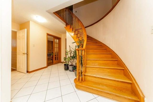 522 Mcleod Cres, House detached with 4 bedrooms, 4 bathrooms and 4 parking in Pickering ON | Image 2