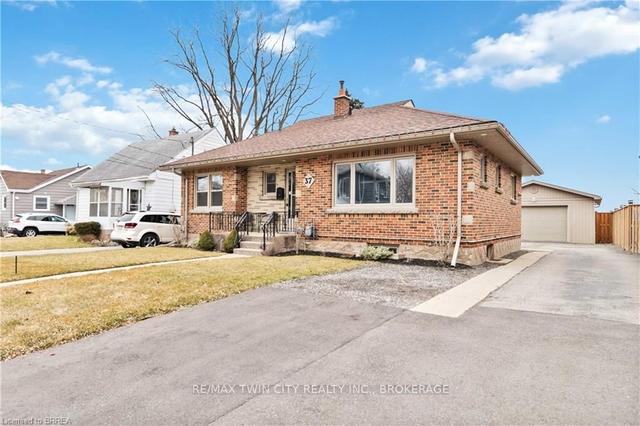 37 High St, House detached with 3 bedrooms, 2 bathrooms and 5 parking in Brantford ON | Image 23