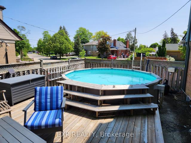 17 Avonmore St, House detached with 3 bedrooms, 2 bathrooms and 4 parking in Brampton ON | Image 3