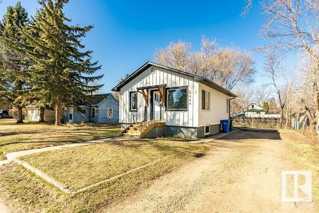 5008 42 Av, House detached with 3 bedrooms, 2 bathrooms and null parking in Wetaskiwin AB | Image 2
