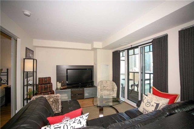 1003 - 300 Front St W, Condo with 1 bedrooms, 1 bathrooms and 1 parking in Toronto ON | Image 3