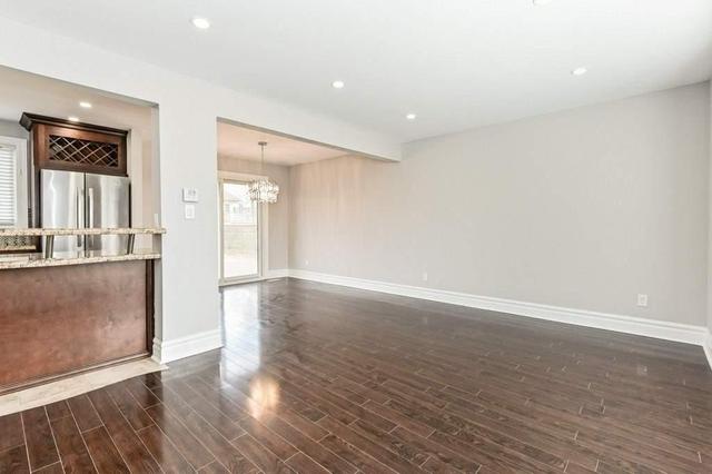 687 Demaris Crt, House detached with 4 bedrooms, 3 bathrooms and 4 parking in Burlington ON | Image 4