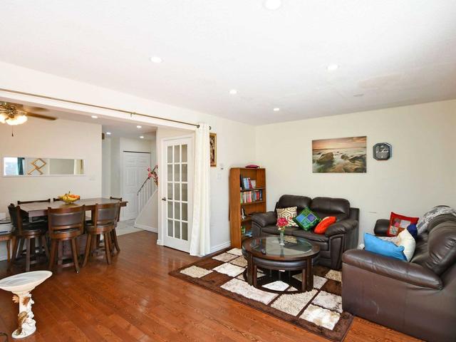 12 Hindquarter Crt, House detached with 3 bedrooms, 2 bathrooms and 3 parking in Brampton ON | Image 5