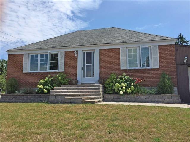 34 Bellamy Rd S, House detached with 3 bedrooms, 1 bathrooms and 2 parking in Toronto ON | Image 1