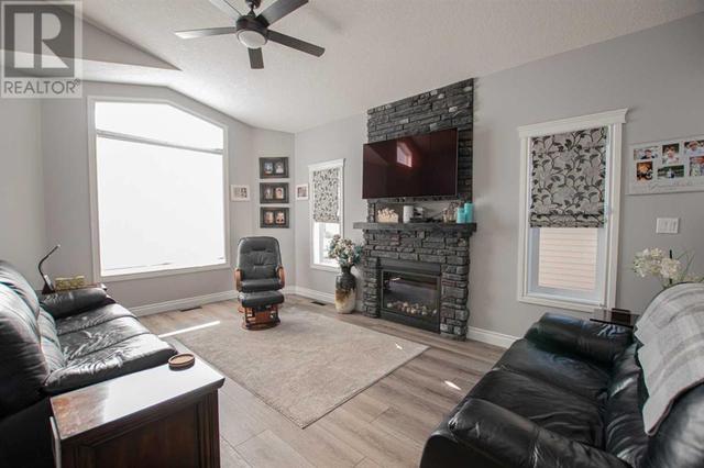 15418 104b Street, House detached with 5 bedrooms, 3 bathrooms and 6 parking in Grande Prairie County No. 1 AB | Image 2