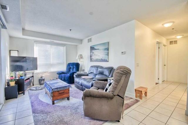 3211 - 4 Dayspring Circ, Condo with 2 bedrooms, 2 bathrooms and 1 parking in Brampton ON | Image 6