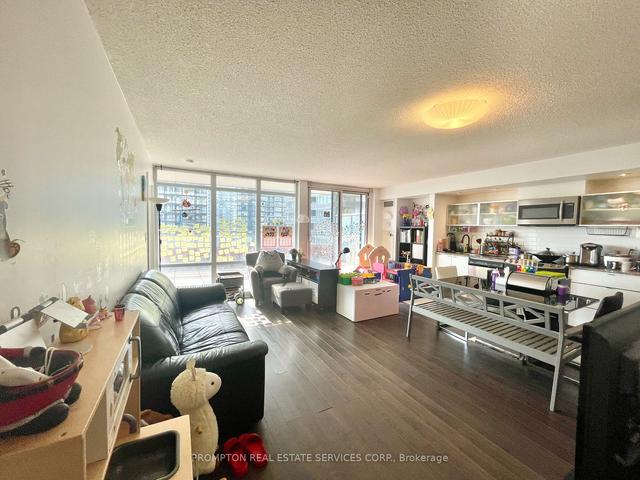 1520 - 4k Spadina Ave, Condo with 3 bedrooms, 2 bathrooms and 1 parking in Toronto ON | Image 5