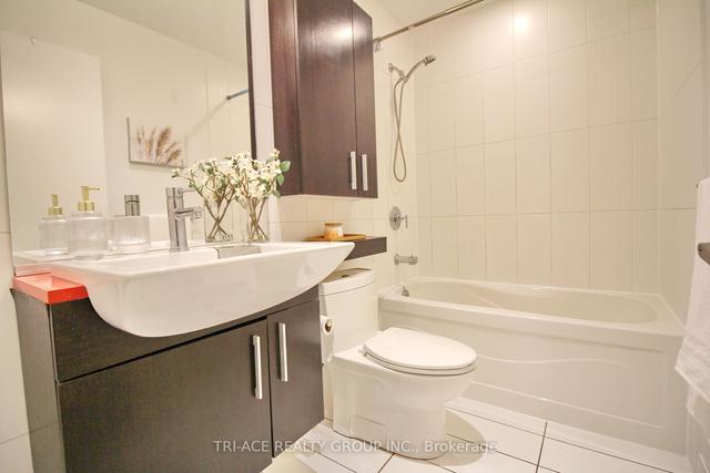 732 - 8 Telegram Mews, Condo with 2 bedrooms, 2 bathrooms and 1 parking in Toronto ON | Image 8