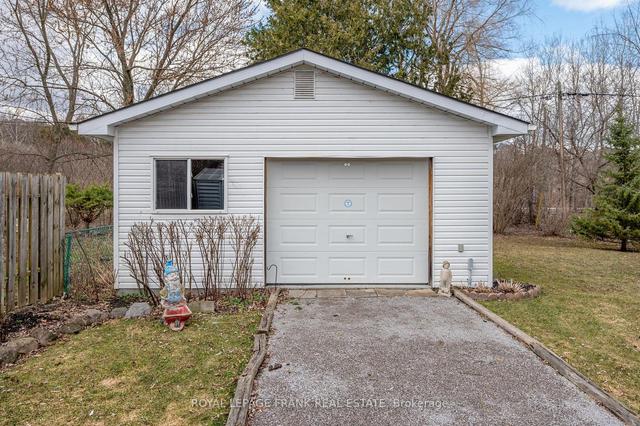 1009 Barnardo Ave, House detached with 3 bedrooms, 2 bathrooms and 6 parking in Peterborough ON | Image 36