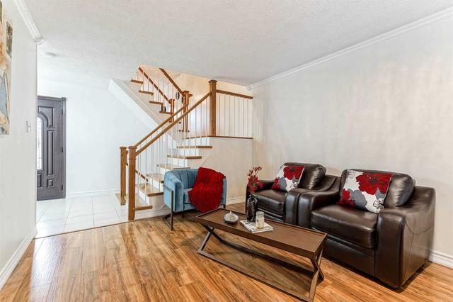 7232 Corrine Cres, House detached with 3 bedrooms, 3 bathrooms and 5 parking in Mississauga ON | Image 25