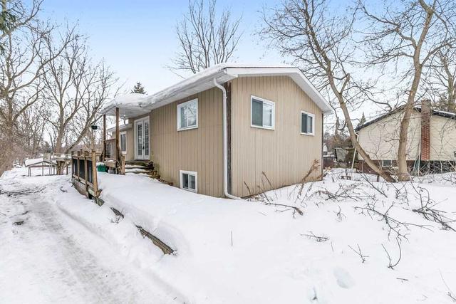 226 Foster Dr, House detached with 2 bedrooms, 1 bathrooms and 6 parking in Barrie ON | Image 1