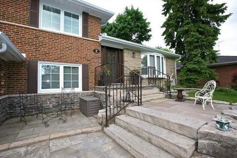 9 Lakevista Ave, House detached with 3 bedrooms, 2 bathrooms and 5 parking in Markham ON | Card Image