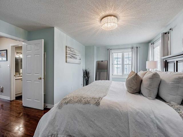 20 Weaver St, House attached with 3 bedrooms, 2 bathrooms and 3 parking in Clarington ON | Image 9