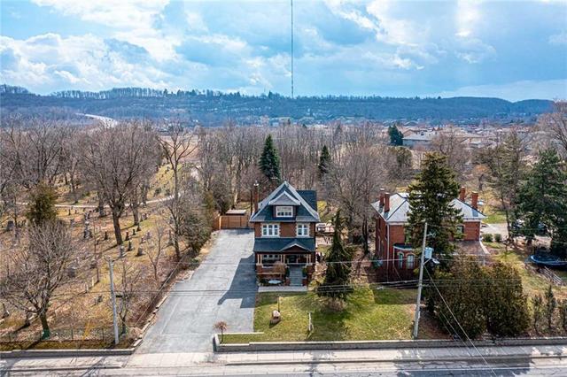 2846 King Street E, House detached with 6 bedrooms, 2 bathrooms and 20 parking in Hamilton ON | Image 3