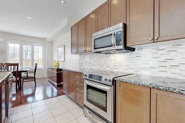 8 Bristlewood Cres, House attached with 3 bedrooms, 3 bathrooms and 3 parking in Vaughan ON | Image 9