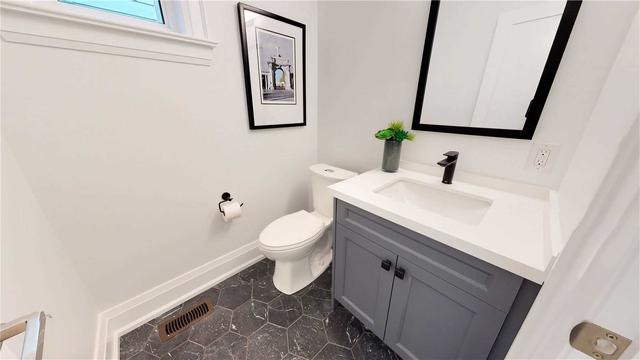 538 Quebec Ave, House semidetached with 3 bedrooms, 3 bathrooms and 2 parking in Toronto ON | Image 5
