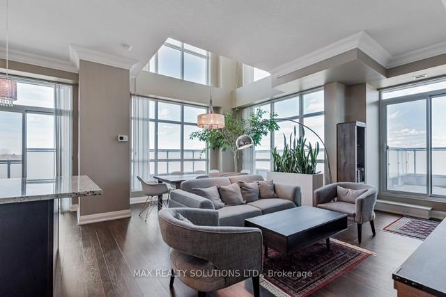 526 - 8763 Bayview Ave, Condo with 2 bedrooms, 3 bathrooms and 2 parking in Richmond Hill ON | Image 2