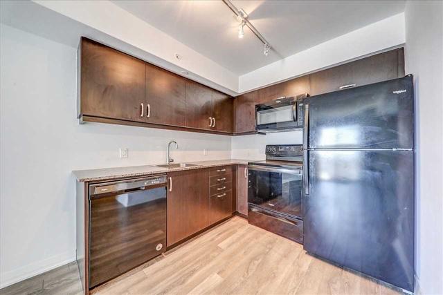401 - 30 Meadowglen Pl, Condo with 1 bedrooms, 2 bathrooms and 1 parking in Toronto ON | Image 3