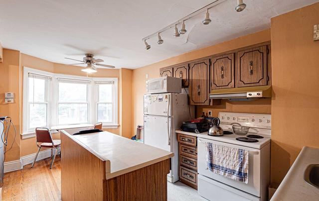 2135 Gerrard St E, House detached with 4 bedrooms, 3 bathrooms and 3 parking in Toronto ON | Image 9